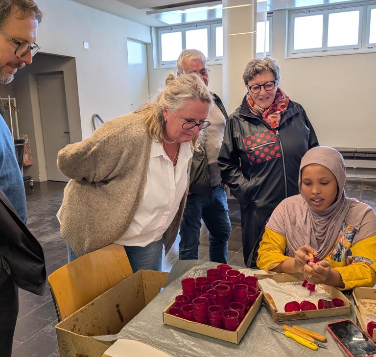Arbeit in der Pfarreiwerkstatt achzg52
