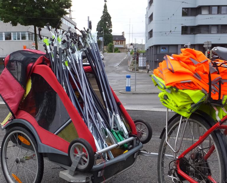 Mit Fötzelzangen und Westen unterwegs für ein sauberes Seebach