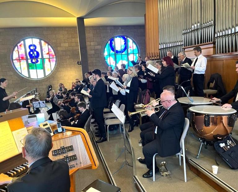 Chorprobe auf der Empore der Kirche Maria Lourdes